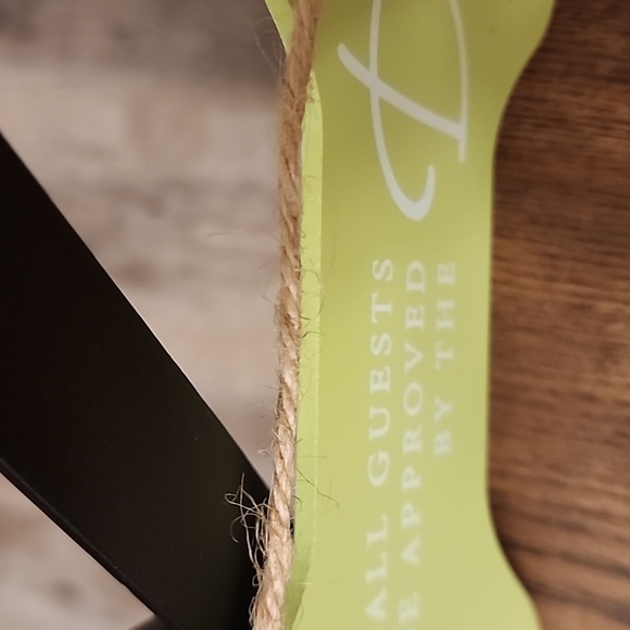 Dog sign:  all guests must be approved by the dog - Picture 5 of 6